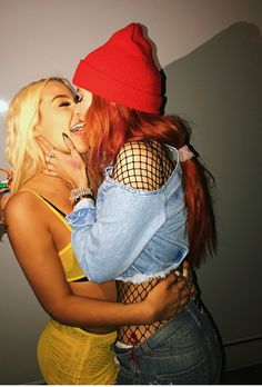 alan micheal add tana mongeau lesbian photo