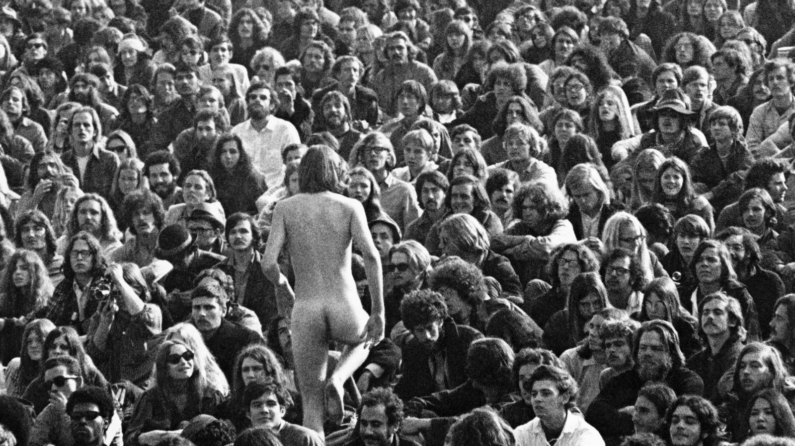 darci dean add nude in a crowd photo