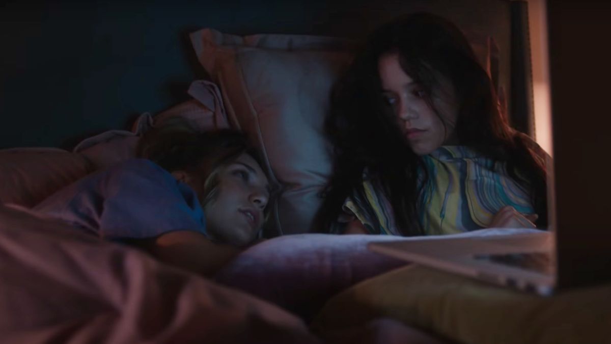 barit add jenna ortega in bed photo