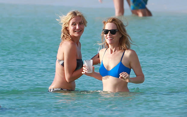 delilah barrios add leslie mann bikini photo