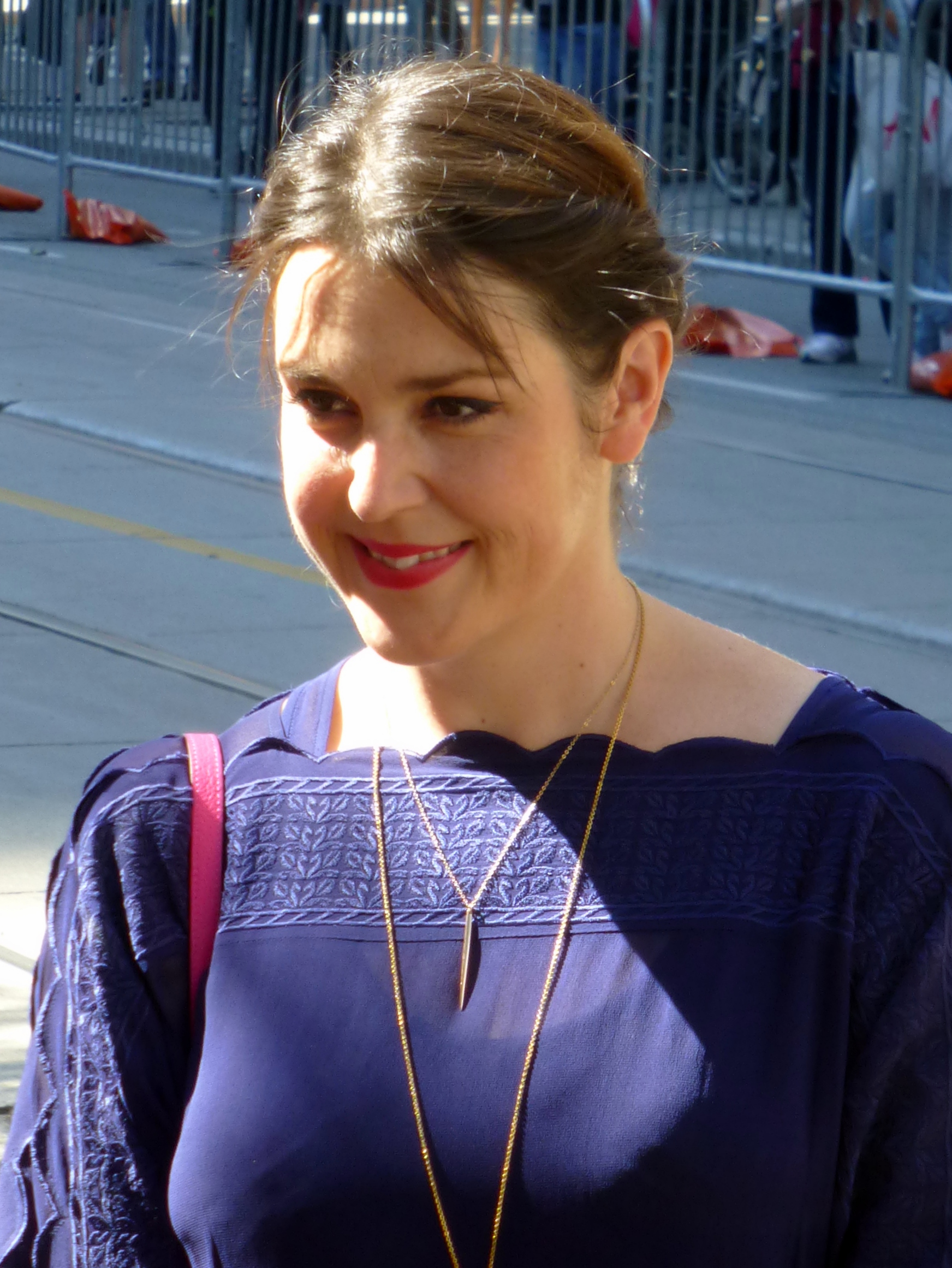 alain sainz add melanie lynskey toples image