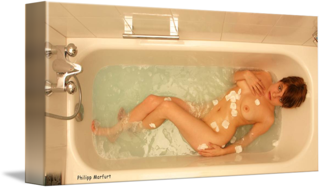 clariza diamzon add nude women in the bathtub photo