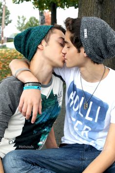 alivia johnson add cute twinks kissing photo