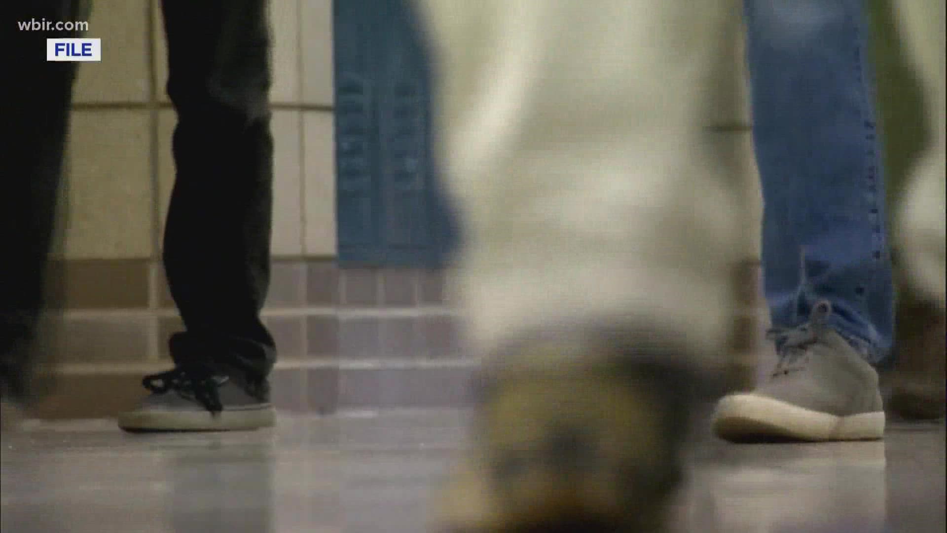 abdi dirie add hidden camera in the locker room photo