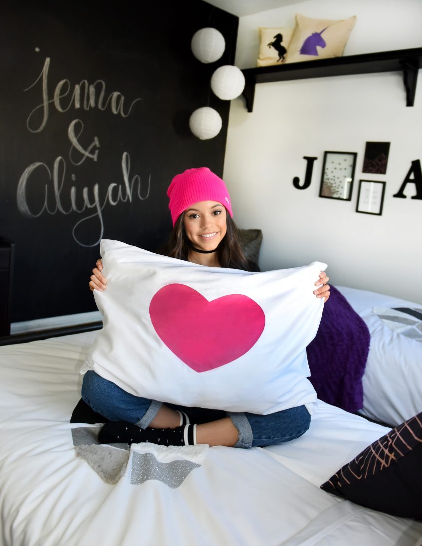 amy gatehouse add jenna ortega in bed photo