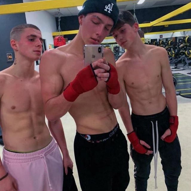 carl cini add juicy twinks photo