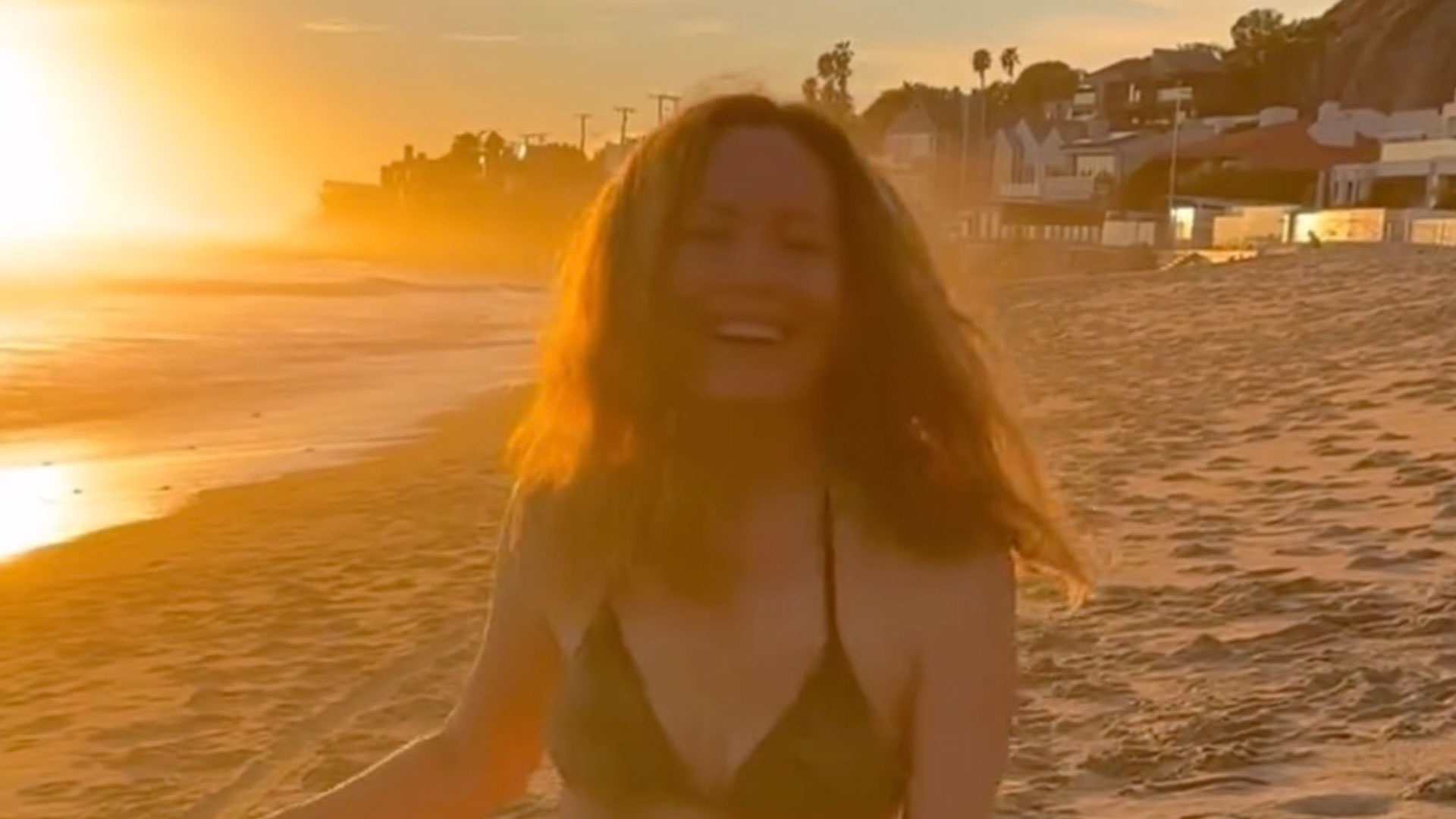 brenda badilla add leslie mann bikini photo